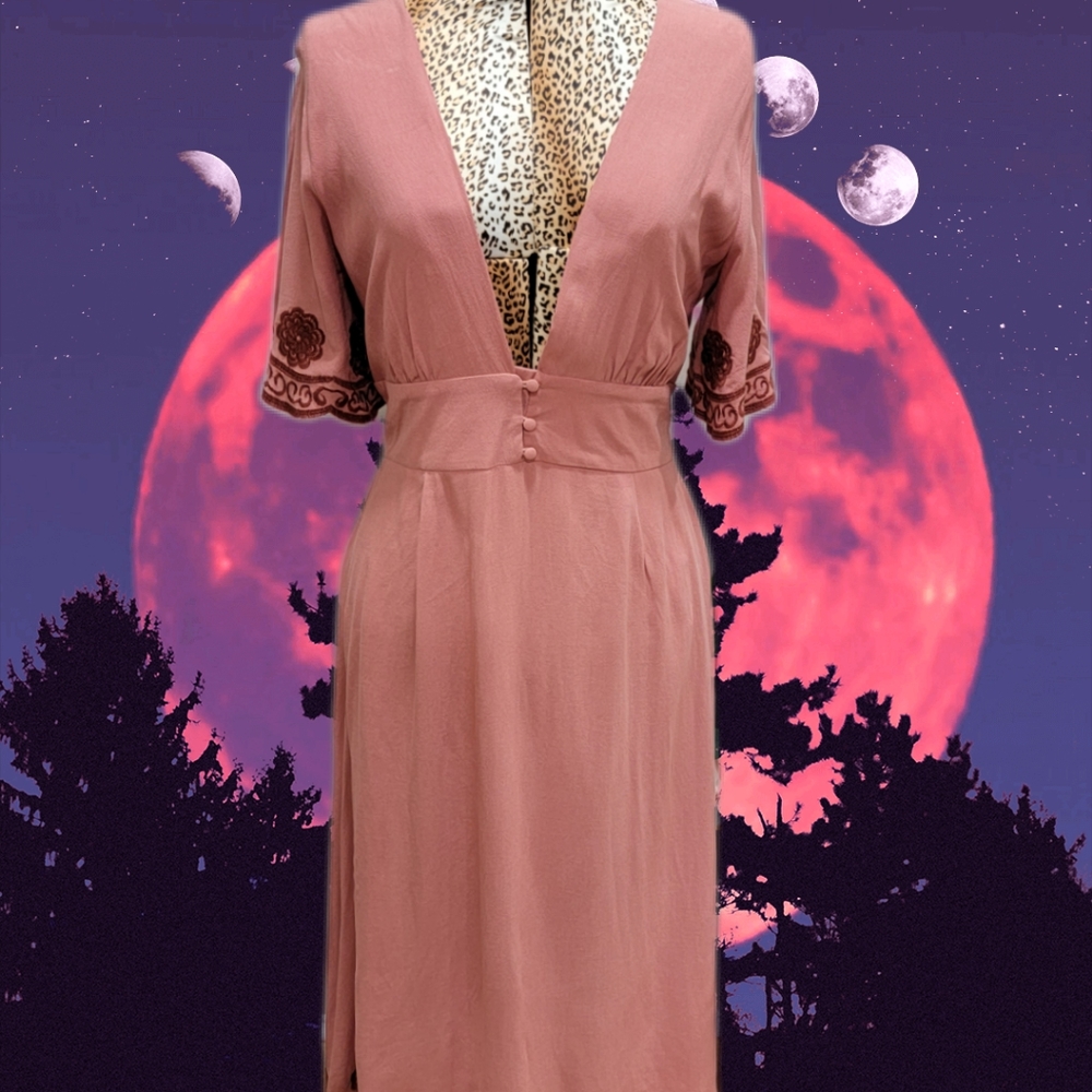 NWOT LULU'S BOHEMIAN CROCHET EYELET SLEEVE MIDI DRESS